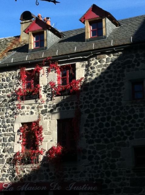 La Maison De Justine Murat (Cantal) Bagian luar foto