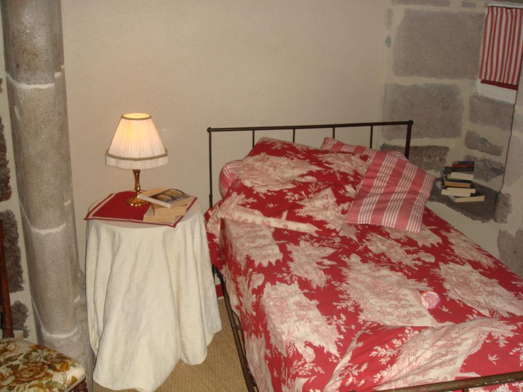 La Maison De Justine Murat (Cantal) Bagian luar foto