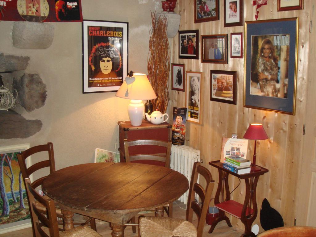 La Maison De Justine Murat (Cantal) Bagian luar foto
