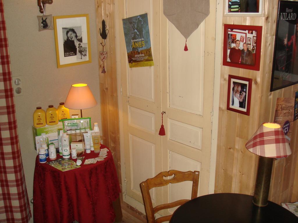 La Maison De Justine Murat (Cantal) Bagian luar foto