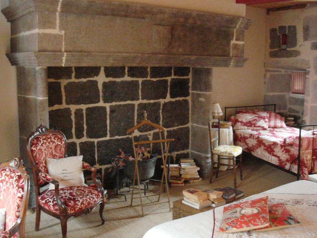 La Maison De Justine Murat (Cantal) Bagian luar foto