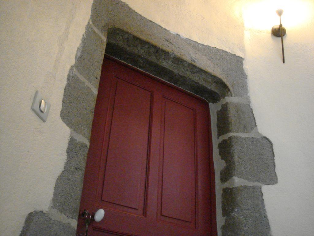 La Maison De Justine Murat (Cantal) Bagian luar foto