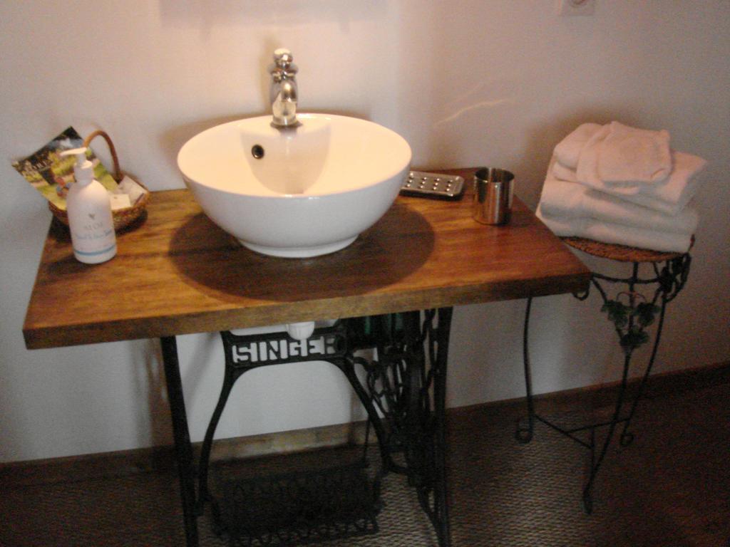 La Maison De Justine Murat (Cantal) Bagian luar foto