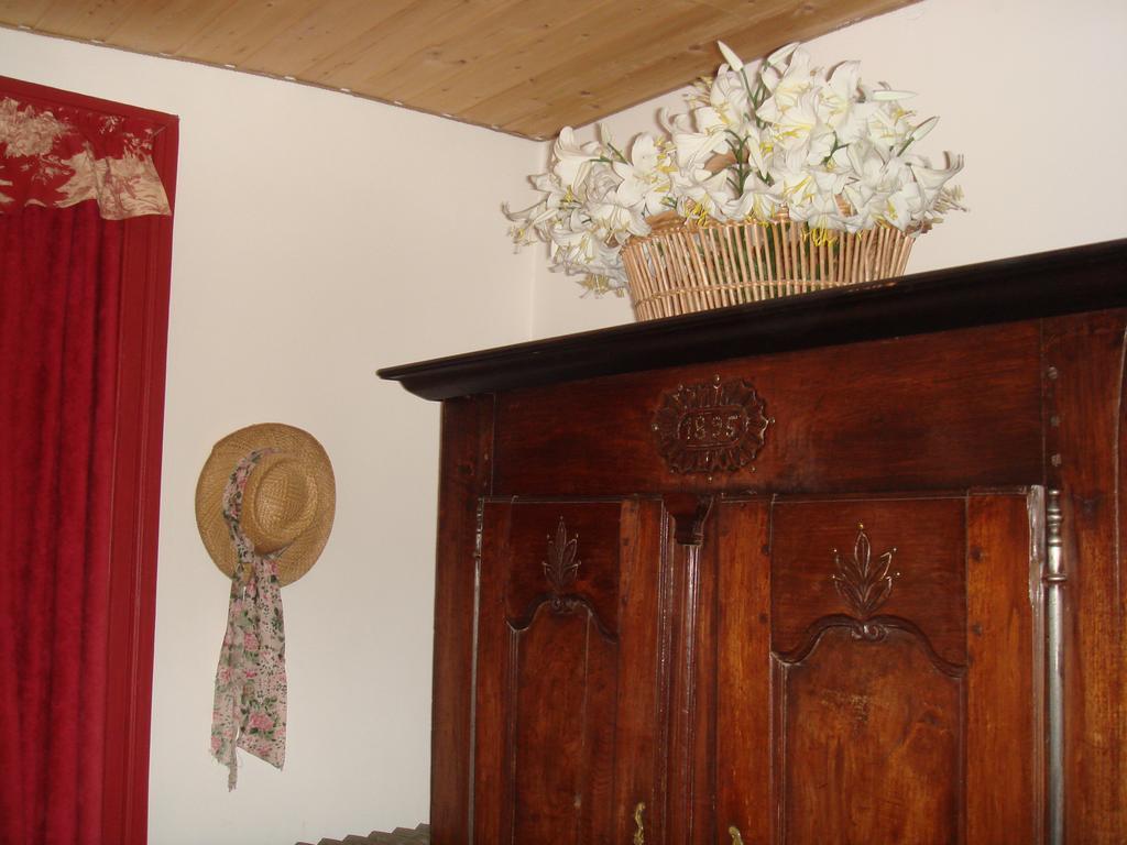 La Maison De Justine Murat (Cantal) Bagian luar foto