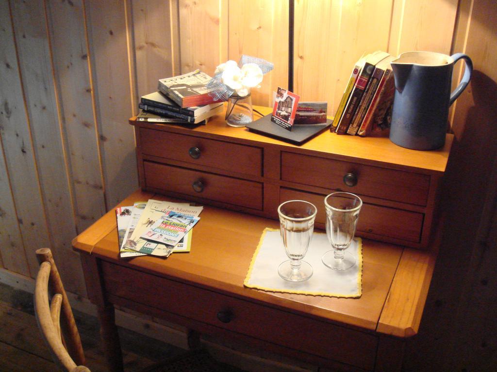 La Maison De Justine Murat (Cantal) Bagian luar foto
