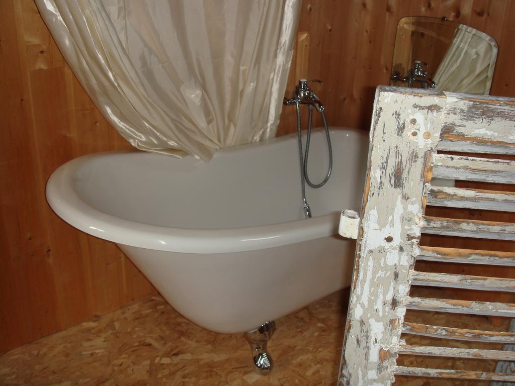 La Maison De Justine Murat (Cantal) Bagian luar foto
