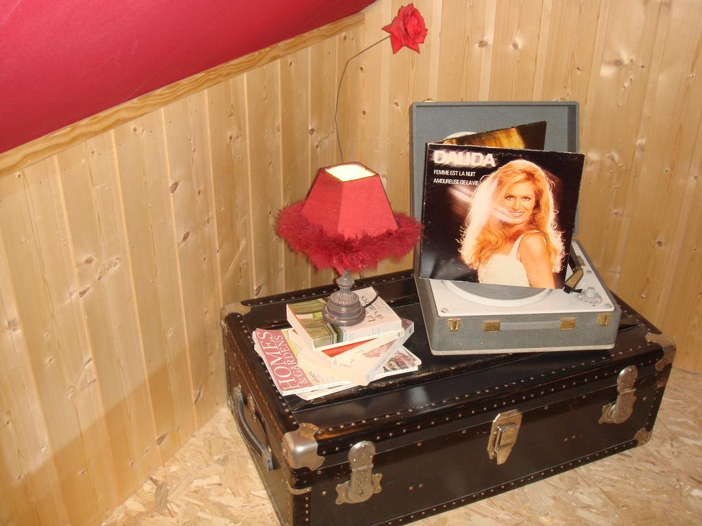 La Maison De Justine Murat (Cantal) Bagian luar foto